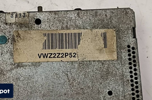 RADIO VOLKSWAGEN GOLF III 357035152D