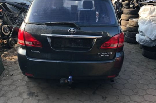 TOYOTA AVENSIS VERSO 2,2 D4D TYLNA BELKA