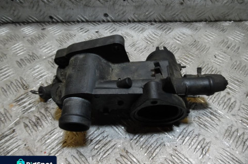 OBUDOWA TERMOSTATU VOLKSWAGEN GOLF 4 IV A3
