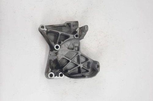 ŁAPA WSPORNIK SILNIKA RENAULT MEGANE III 1.5 DCI 8200739777