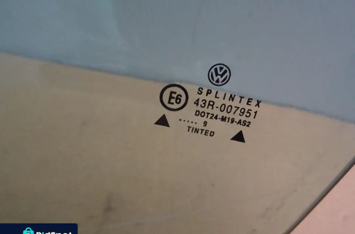 SZYBA DRZWI LEWY PRZÓD VW GOLF IV HB 5D NR909