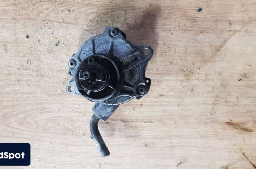 MERCEDES C KLASA W203 2.2 CDI POMPA VACUM A61123065