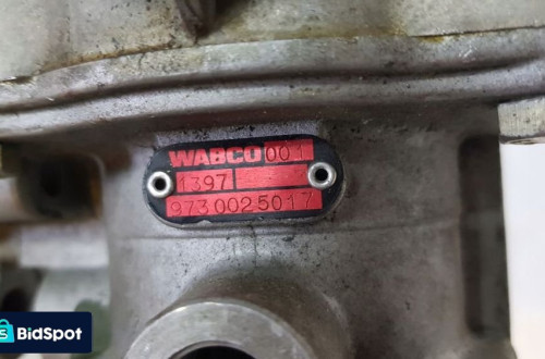 ZAWÓR PNEUMATYCZNY STERUJĄCY MAN 9730025017 WABCO