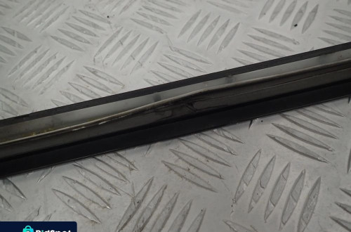 LISTWA SZYBY CZOŁOWEJ OPEL VECTRA B 024423574
