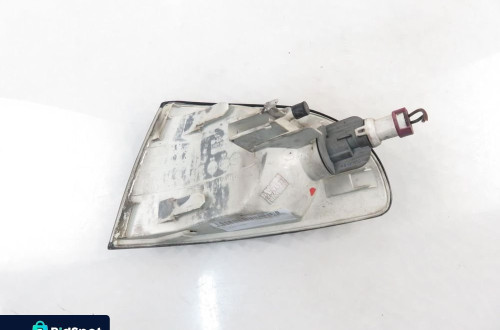 KIERUNKOWSKAZ PRAWY AUDI A4 B5