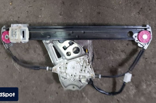 MERCEDES S KLASA W 220 PODNOŚNIK SZYBY PRAWY TYŁ A2207300446