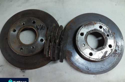 KOMPLET TARCZ KLOCKÓW TYŁ NISSAN ALMERA N16 TYŁ TYLNE