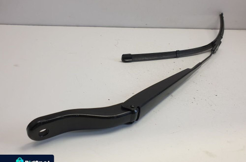 Opel Corsa F LEWE RAMIE WYCIERACZKI przód
