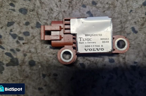 VOLVO V40 S40 CZUJNIK UDERZENIA BOCZNEGO 30617704A