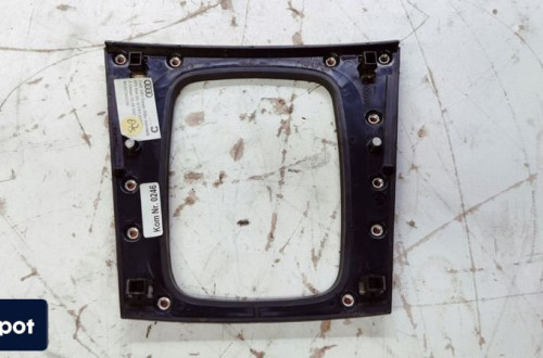 RAMKA MIESZKA BIEGÓW AUDI A3 8P 8P0864261G 1WV