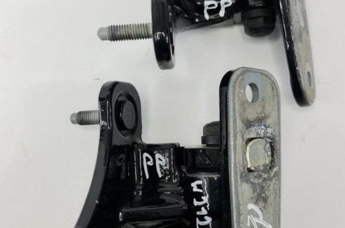 ZAWIASY DRZWI PRAWY PRZÓD MERCEDES W212 PARA