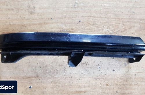 OPEL ZAFIRA A LISTWA POD LAMPĘ PRAWY PRZÓD 090580652