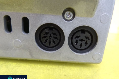 RADIO + PILOT VOLVO S60 V70 XC70 30745812-1 / 30657371-1 NR124