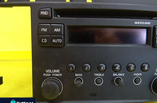 RADIO + PILOT VOLVO S60 V70 XC70 30745812-1 / 30657371-1 NR124