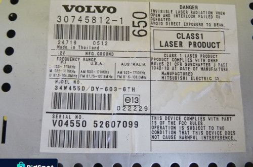 RADIO + PILOT VOLVO S60 V70 XC70 30745812-1 / 30657371-1 NR124