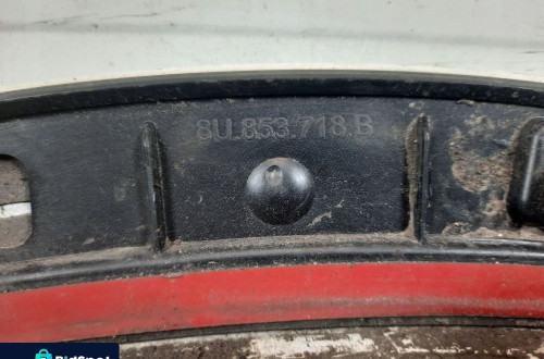 AUDI Q3 8U S LINE LISTWA BŁOTNIKA PRAWY PRZÓD 8U853718B