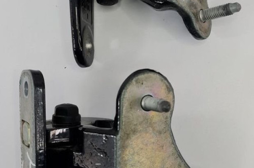 ZAWIASY DRZWI LEWY TYŁ MERCEDES W212 PARA