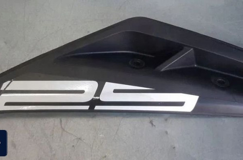 KTM DUKE 125 390 ABS 17r lewy bok boczek owiewka