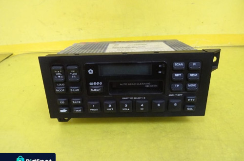 RADIO KASETOWE CHRYSLER VOYAGER III + KOD P4704345-G  NR80
