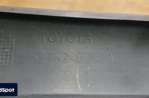 TOYOTA AVENSIS T 25 LIFTBACK LISTWA ZDERZAKA PRAWY TYŁ 52752-05020