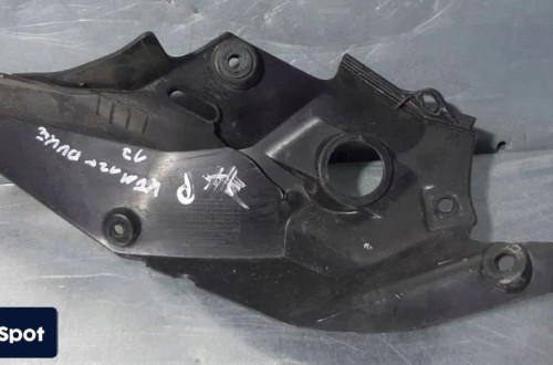 KTM DUKE 125 390 ABS 17r prawe wypełnienie osłona