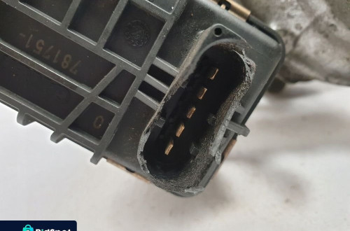 BMW E90 E91 2.0 D TURBOSPRĘŻARKA turbo 7810189C