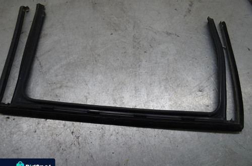 VW PASSAT B6 KOMBI 2.0TDI 05-09 RAMKA DRZWI LEWA PRAWA TYŁ TYLNA