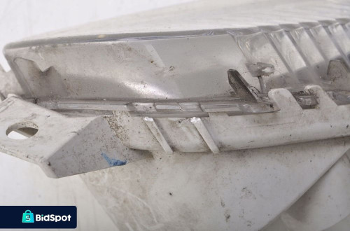 VOLVO V40 II HALOGEN PRAWY 31395922