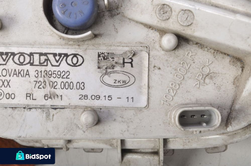 VOLVO V40 II HALOGEN PRAWY 31395922