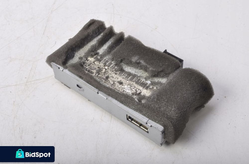 VOLVO V70 III  S80 II WZMACNIACZ RADIA 31260798