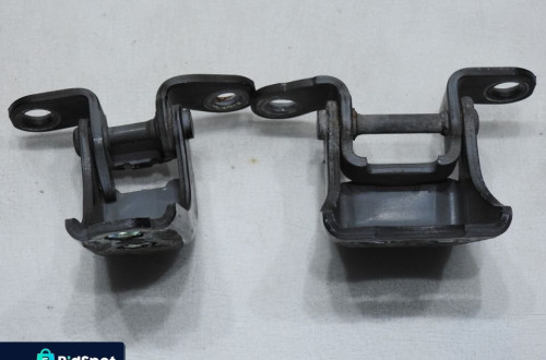 ZAWIAS ZAWIASY DRZWI PRAWY PRZÓD NH731P INSIGHT II