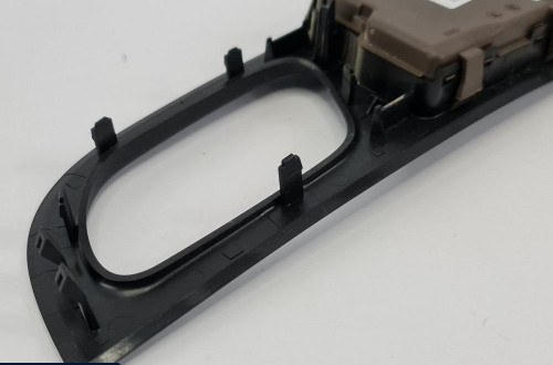 RAMKA OSŁONA KLAMKI DRZWI PRAWY PRZÓD CITROEN C6 I