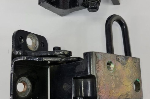 ZAWIASY DRZWI LEWY TYŁ PORSCHE CAYENNE I PARA