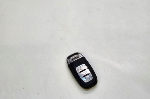 KLUCZYK PILOT AUDI A4 S4 B8 A5 S5 Q5 Q3 8K0959754D