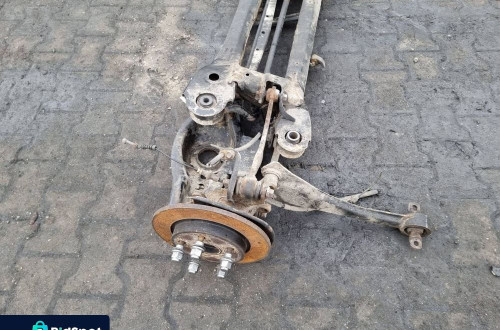 BELKA / SANKI TYŁ TOYOTA AURIS II 1.8