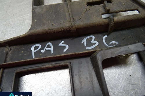 VW PASSAT B6 SEDAN 1.9 BKC ŚLIZG ZDERZAKA PRAWY