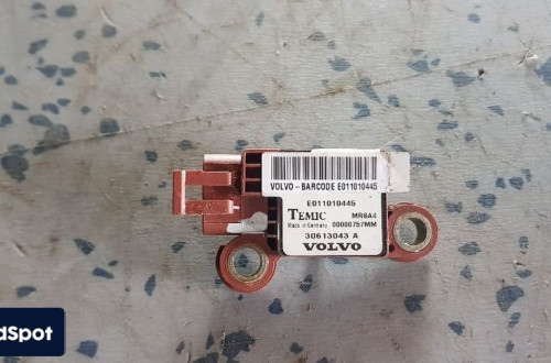 VOLVO CZUJNIK UDERZENIA BOCZNEGO 30613043A