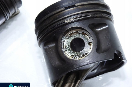 TŁOK TŁOKI KORBOWÓD VOLVO V70 II 2.5 TDI