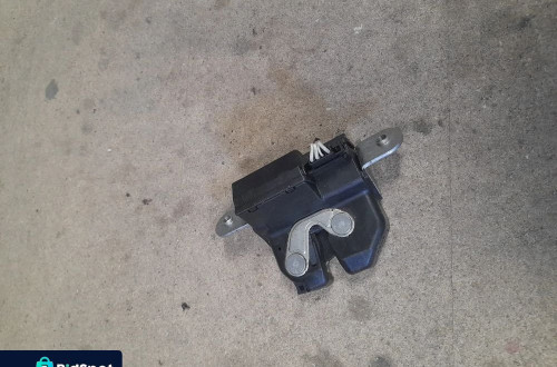 Zamek klapy bagażnika Fiat Grande Punto 55701971