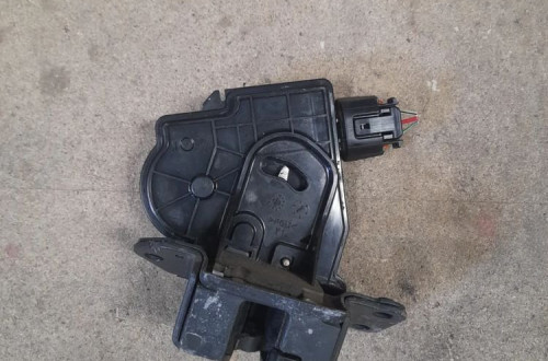 ZAMEK KLAPY TYŁ TOYOTA AVENSIS T27 09-11R KOMBI