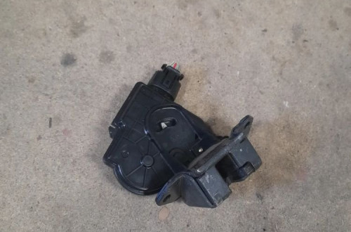 ZAMEK KLAPY TYŁ TOYOTA AVENSIS T27 09-11R KOMBI