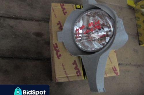 TOYOTA HILUX HALOGEN LEWY NOWY TYC
