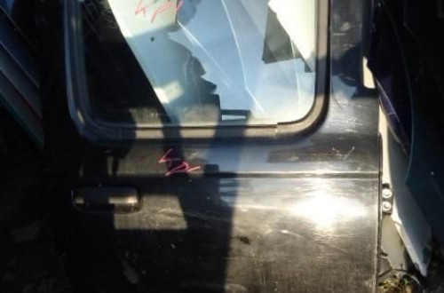 NISSAN NAVARA SZYBA DRZWI PRAWY TYŁ TYLNA