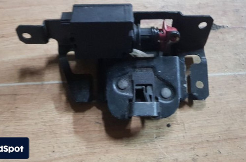 BMW E46 ZAMEK KLAPY TYŁ 7026192