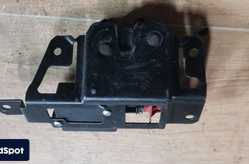 BMW E46 ZAMEK KLAPY TYŁ 7026192