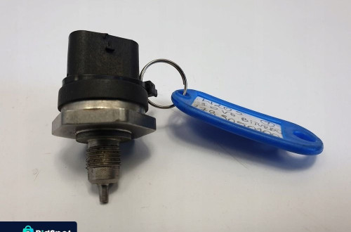 W205 3.0 V6 CZUJNIK CIŚNIENIA PALIWA 2789050100