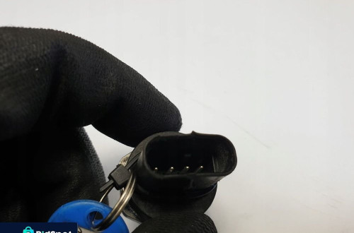 W205 3.0 V6 CZUJNIK CIŚNIENIA PALIWA 2789050100