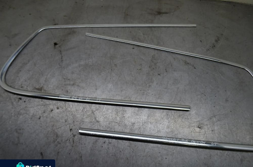 VW PASSAT B6 SEDAN 1.9 BKC LISTWA SZYBY PRAWA LEWA TYŁ TYLNA