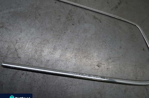 VW PASSAT B6 SEDAN 1.9 BKC LISTWA SZYBY PRAWA LEWA TYŁ TYLNA