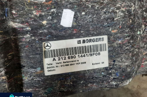BOCZEK BAGAŻNIKA PRAWY MERCEDES W212 EUROPA SEDAN